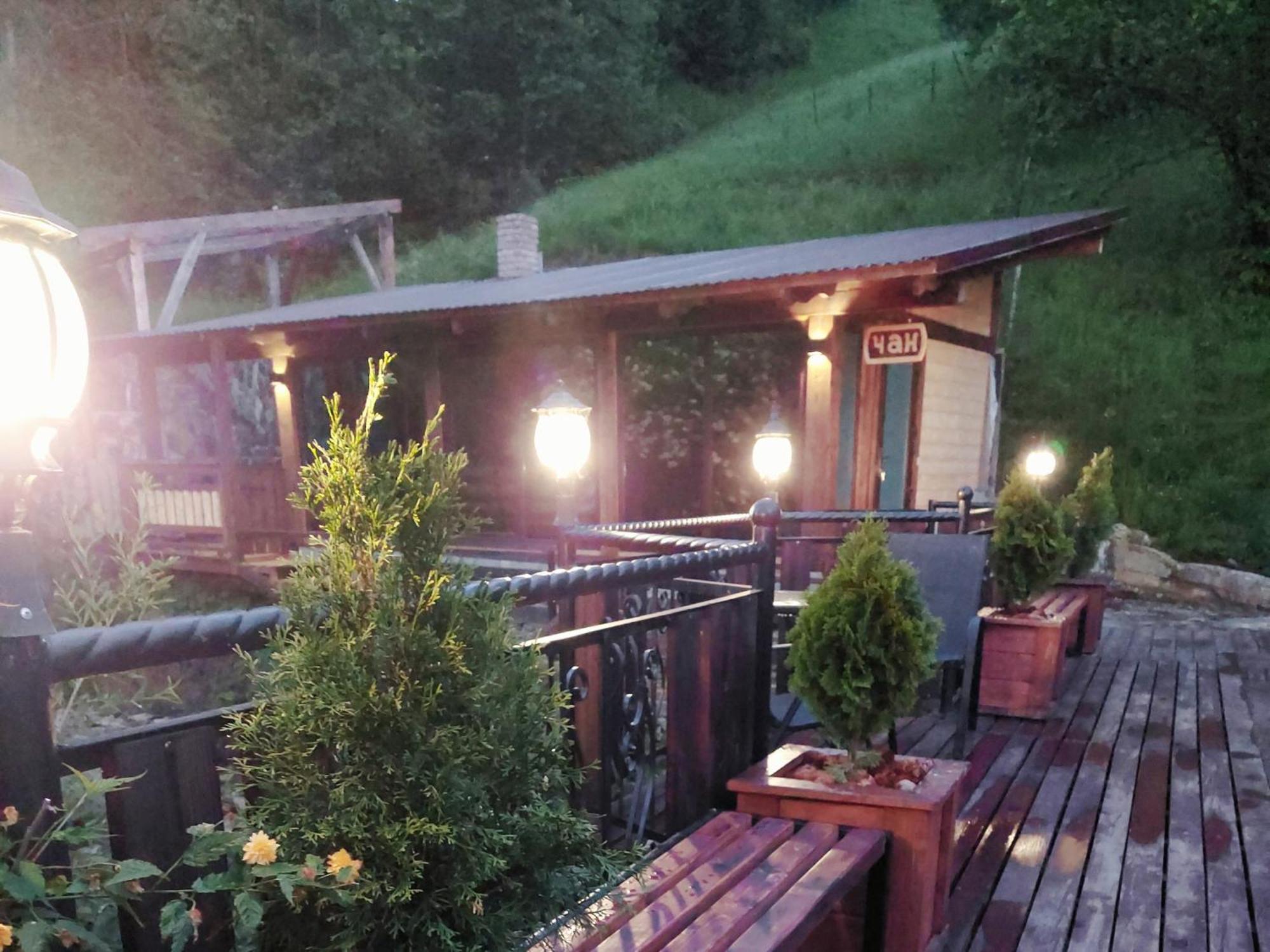 Коло Гір Hotel Kolochava Exterior photo
