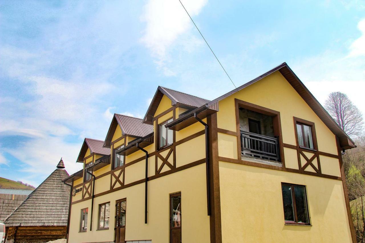 Коло Гір Hotel Kolochava Exterior photo