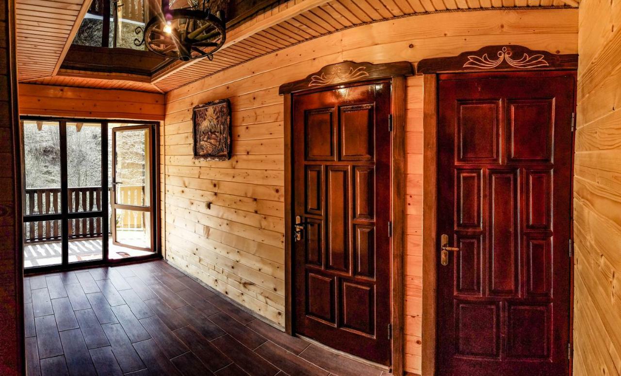 Коло Гір Hotel Kolochava Exterior photo